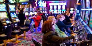 Tìm Hiểu Về Live Casino UW88